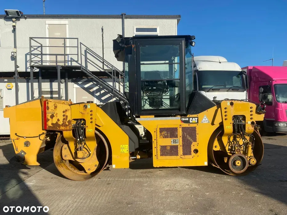 Caterpillar CB44B - 4