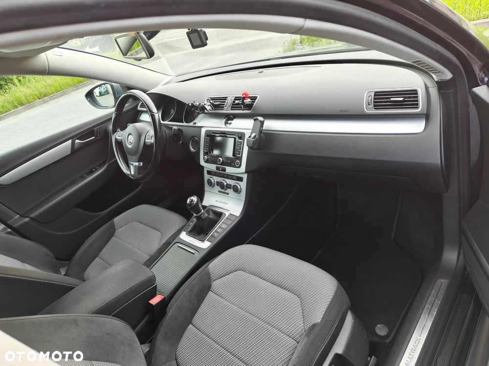 Volkswagen Passat - 11