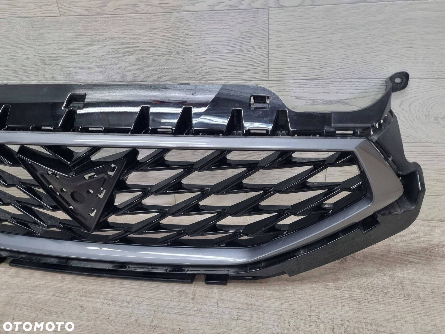 Seat Leon IV 2020 Z przodu Maskownica / Grill / Atrapa górna chłodnicy - 3