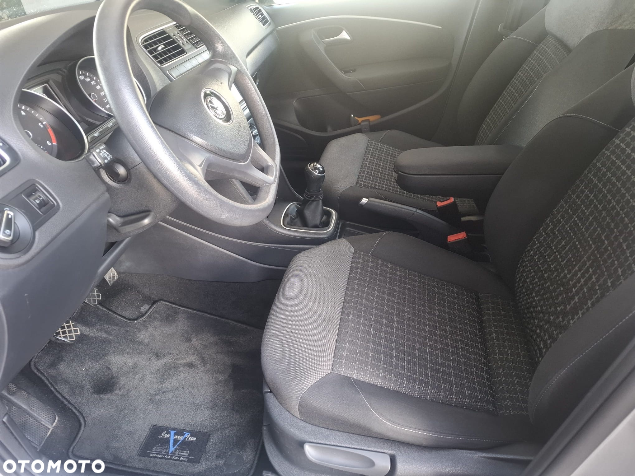 Volkswagen Polo 1.4 TDI (Blue Motion Technology) Comfortline - 15