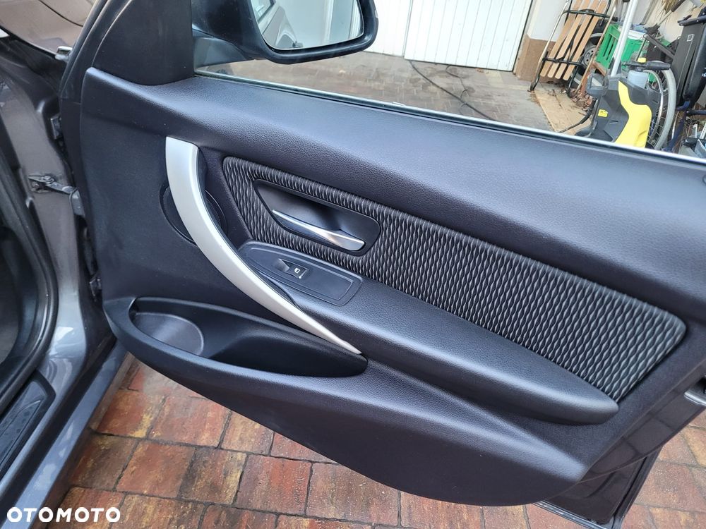 BMW Seria 3 320d Edition M Sport Shadow - 27