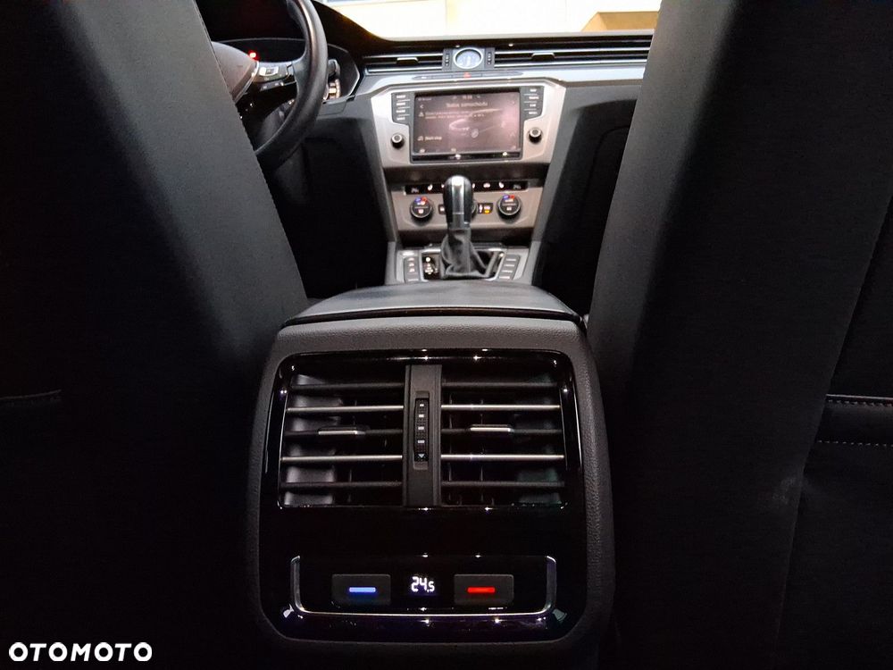 Volkswagen Passat - 15
