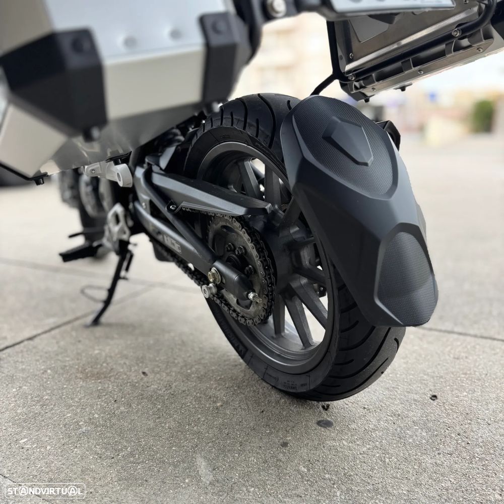 Benelli TRK 251 - 4