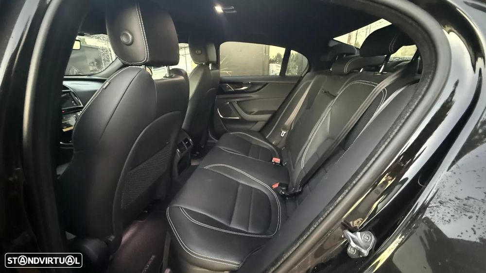 Jaguar XE 2.0 D200 R-Dynamic S - 29