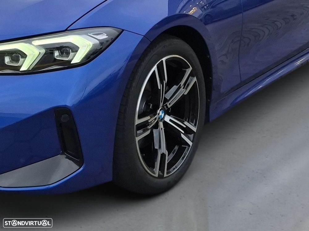 BMW 320 d Touring Pack Desportivo M Auto - 4