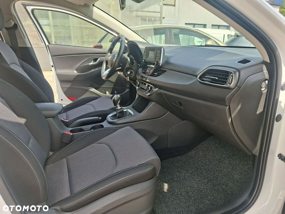 Hyundai i30 1.5 DPI Classic + - 5