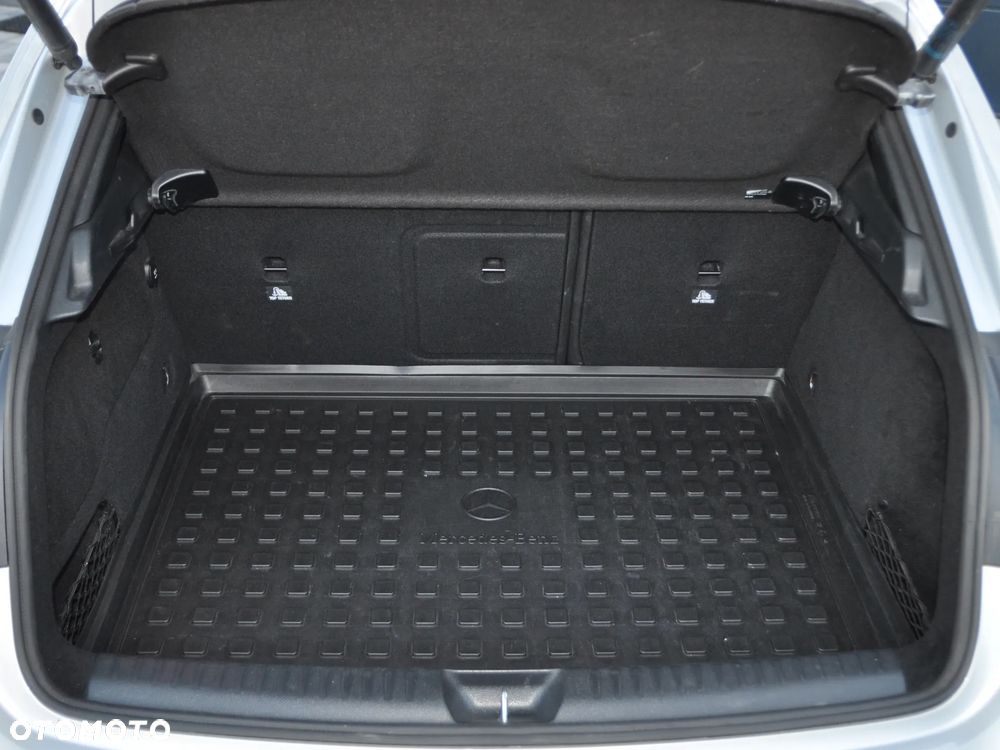 Mercedes-Benz GLA 250 4Matic 7G-DCT UrbanStyle Edition - 4