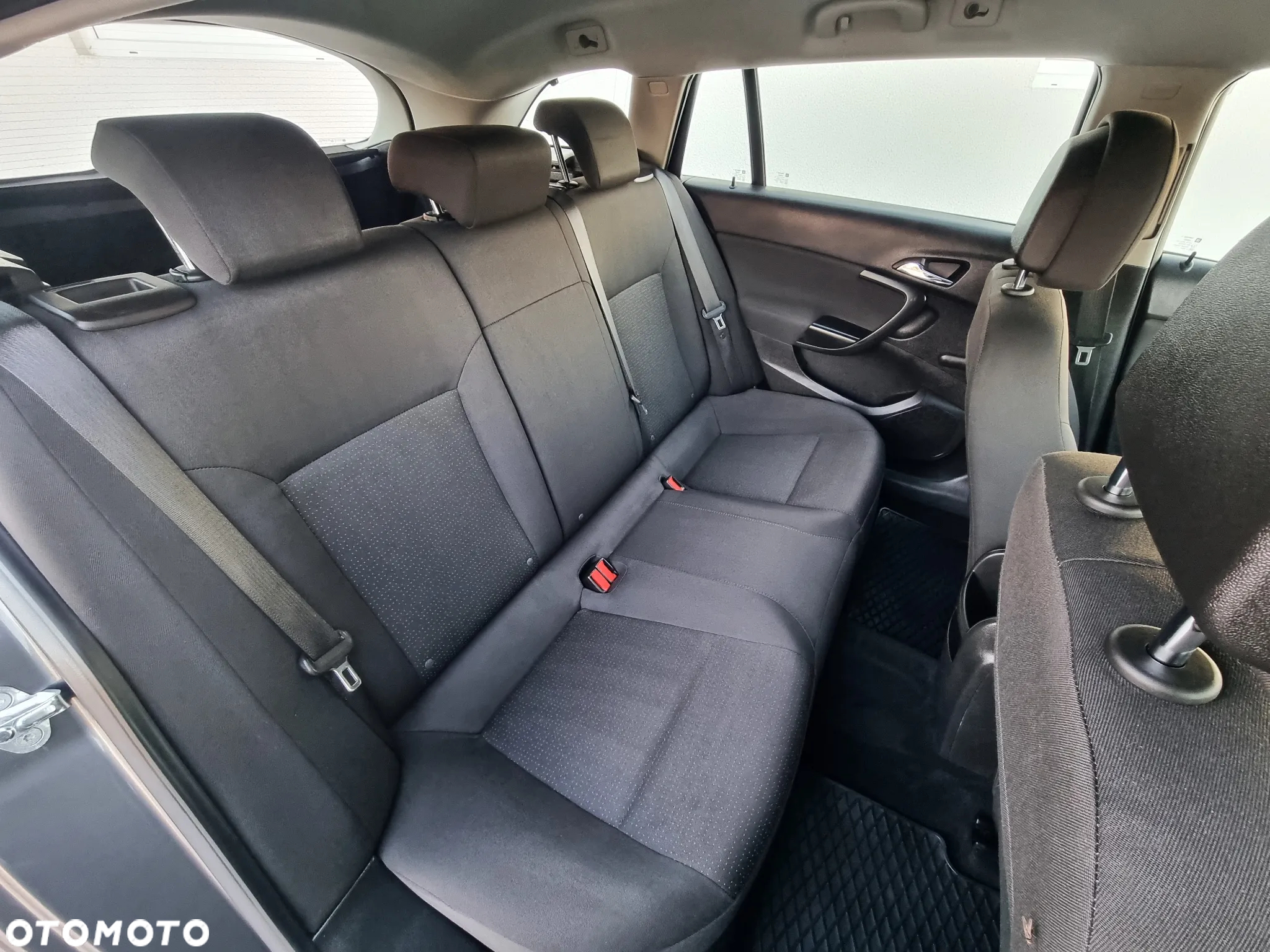 Opel Insignia 1.8 Sports Tourer Design Edition - 12