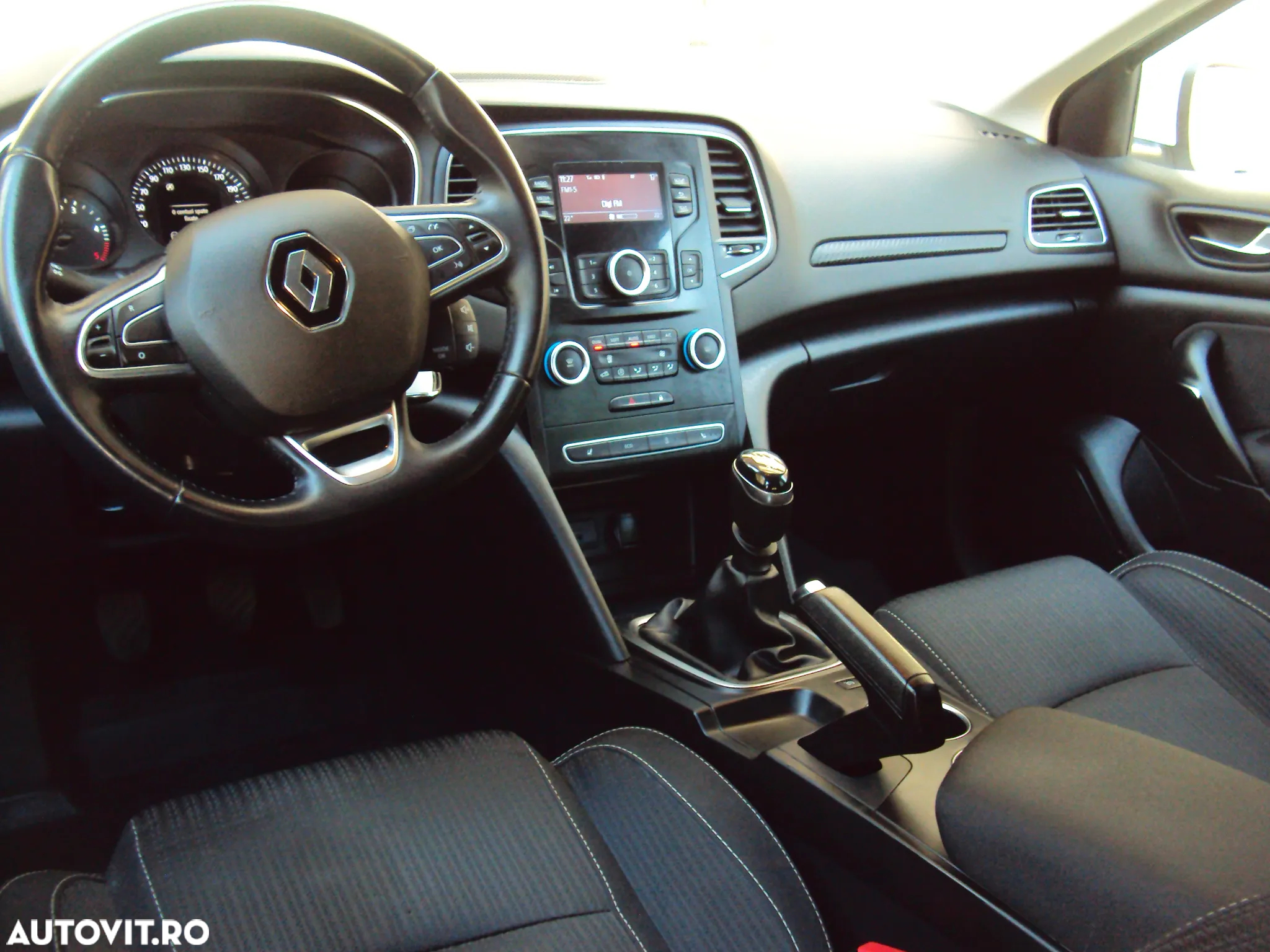 Renault Megane Blue dCi 116 Zen - 6