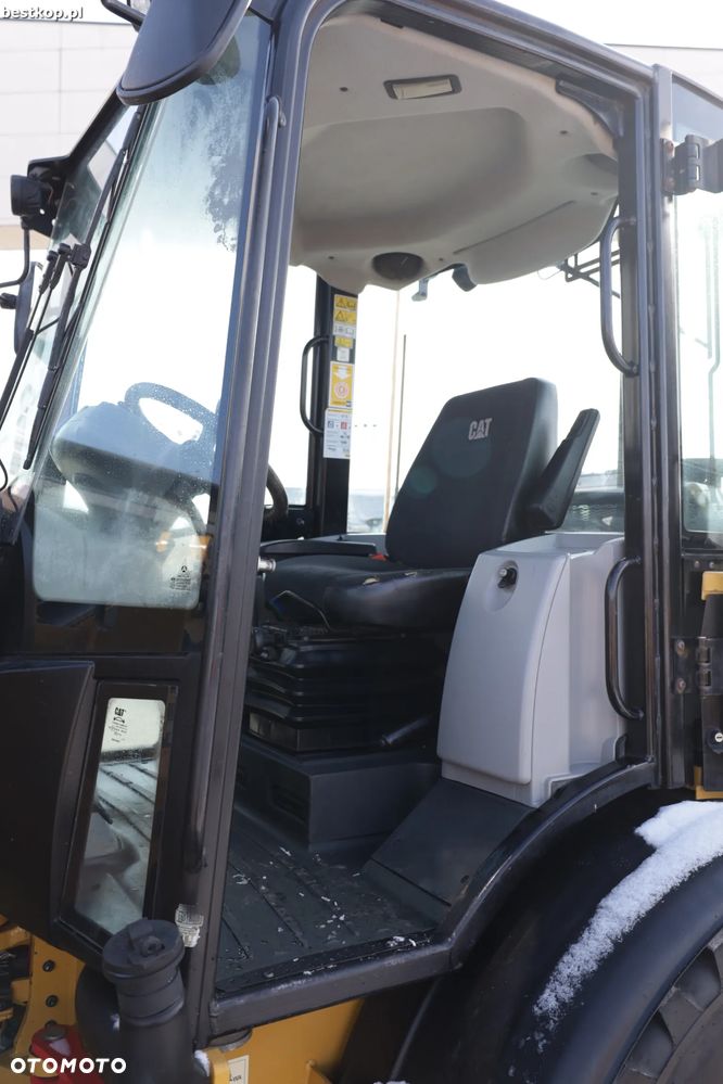 Caterpillar CAT 906M - 28