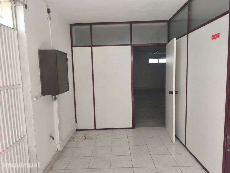 Armazém para arrendamento,  espaço pode ser dividido em 2 armazéns - Grande imagem: 4/6