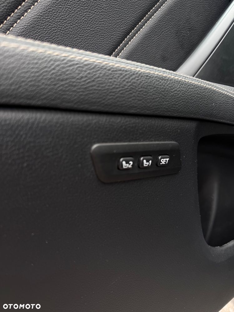 Toyota Avensis 2.0 Premium MS - 25