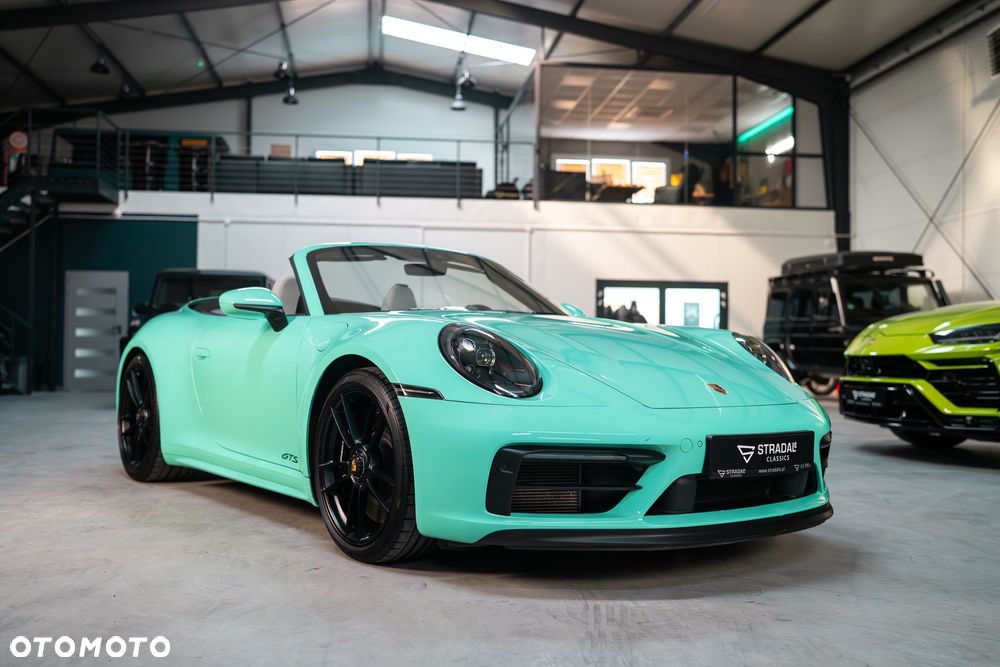 Porsche 911 Carrera 4 GTS - 8