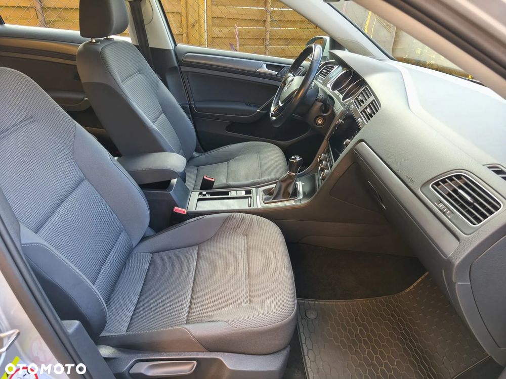Volkswagen Golf - 24