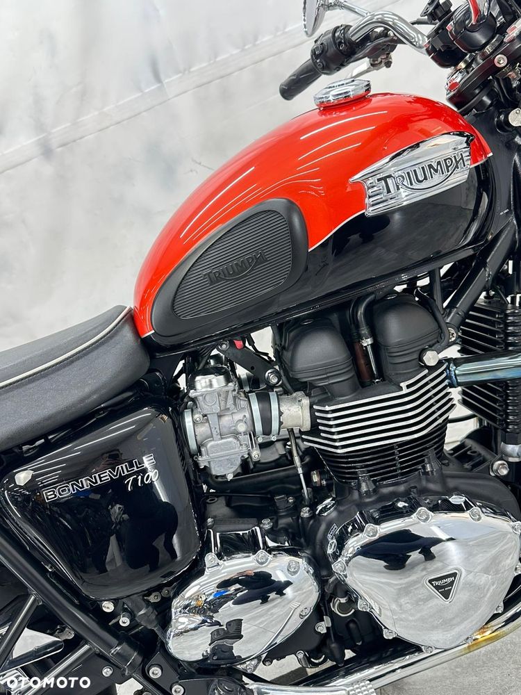 Triumph Bonneville - 10