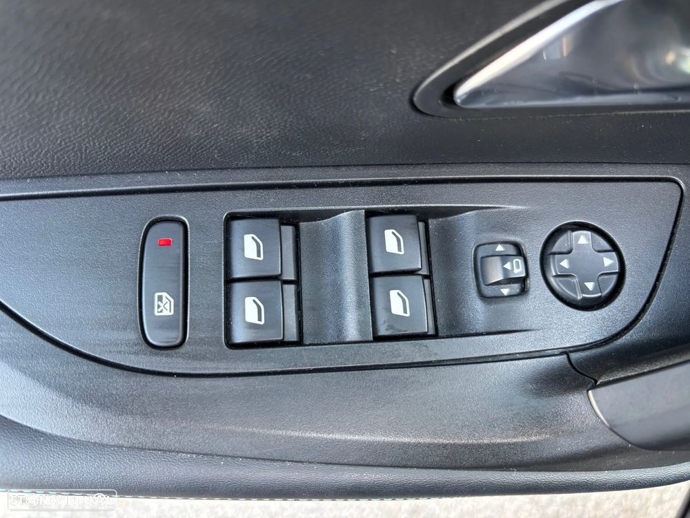 Peugeot e-2008 50 kWh Allure Pack - 14