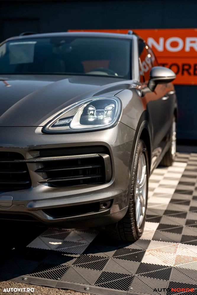 Porsche Cayenne Standard - 8