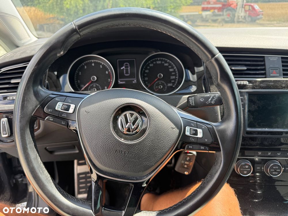 Volkswagen Golf - 6