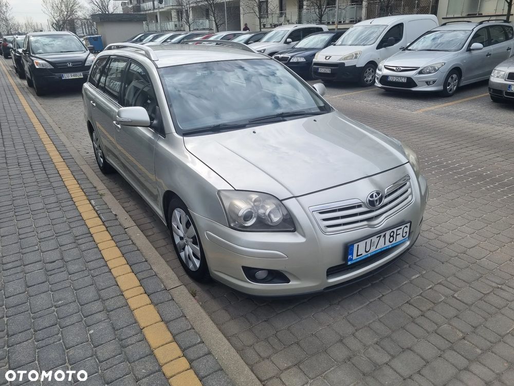Toyota Avensis - 2