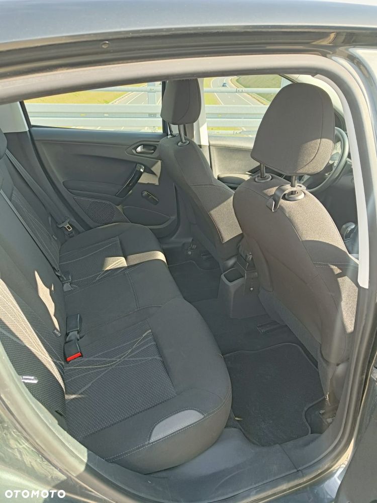 Peugeot 208 1.6 e-HDi Active STT - 4