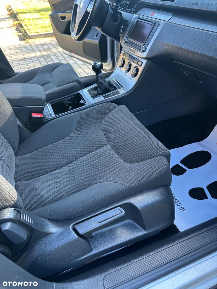 Volkswagen Passat - 33