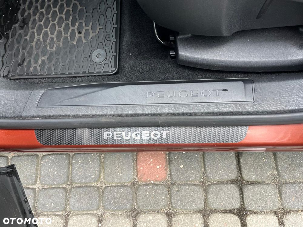 Peugeot 3008 1.2 PureTech Allure Pack S&S EAT8 - 17