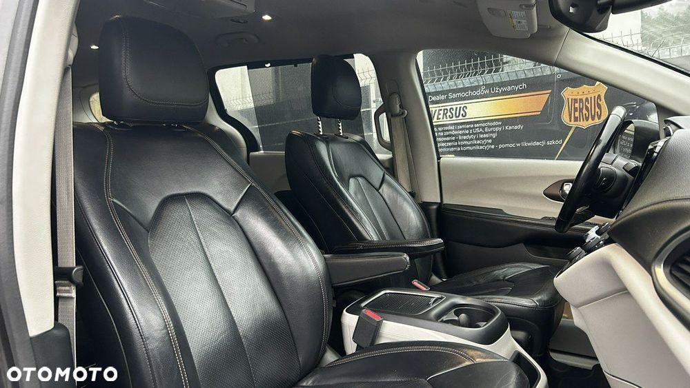 Chrysler Pacifica - 11