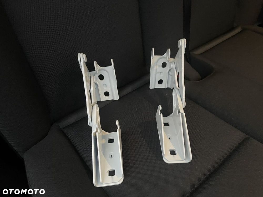 Zawias maski IVECO DAILY VI 2014- NOWY PRAWY LEWY - 3