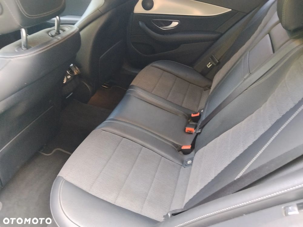 Mercedes-Benz Klasa E 220 d 4-Matic Business Edition 9G-TRONIC - 13