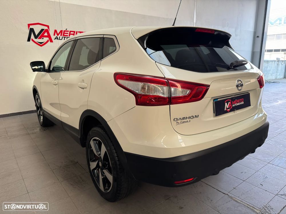 Nissan Qashqai 1.6 dCi Xtronic TEKNA - 3