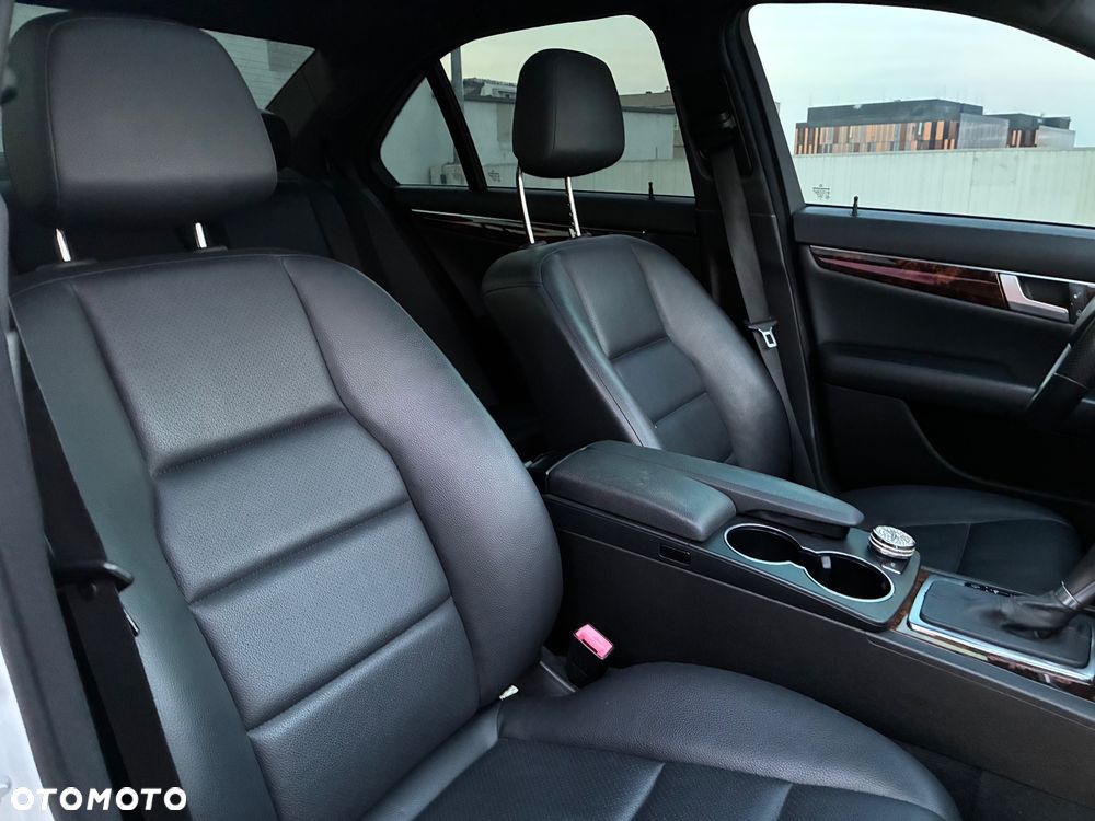 Mercedes-Benz Klasa C 250 7G-TRONIC Avantgarde Edition - 13