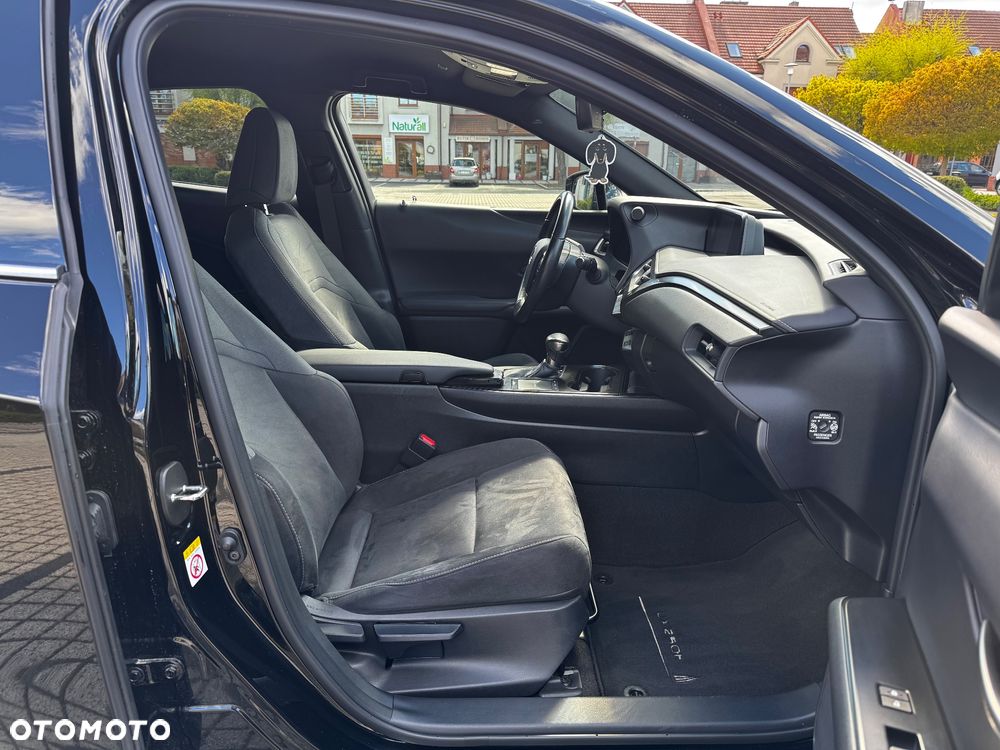 Lexus UX - 19