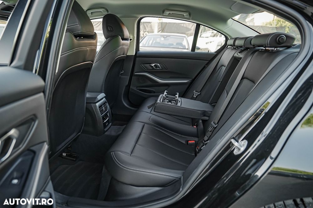 BMW Seria 3 320i Aut. Sport Line - 13