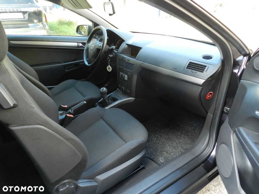 Opel Astra III GTC 1.4 Cosmo - 16