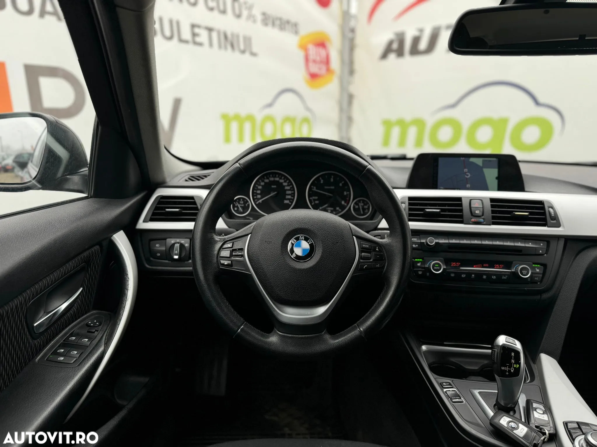 BMW Seria 3 320d DPF Touring Aut. - 31