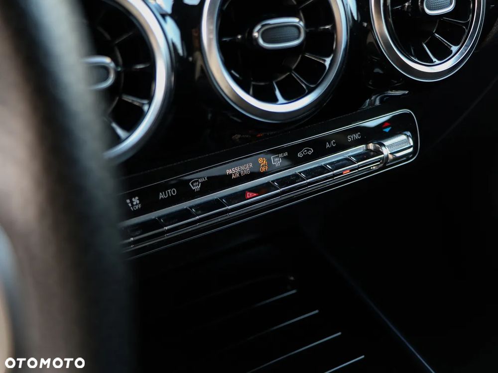 Mercedes-Benz GLA 200 AMG Line - 30