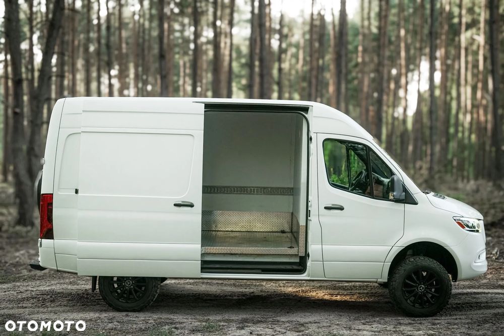 Mercedes-Benz Sprinter - 13