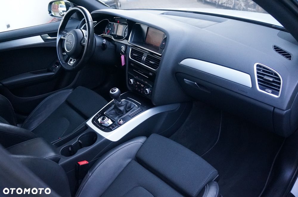 Audi A4 Avant 2.0 TDI DPF clean diesel S line Sportpaket - 26