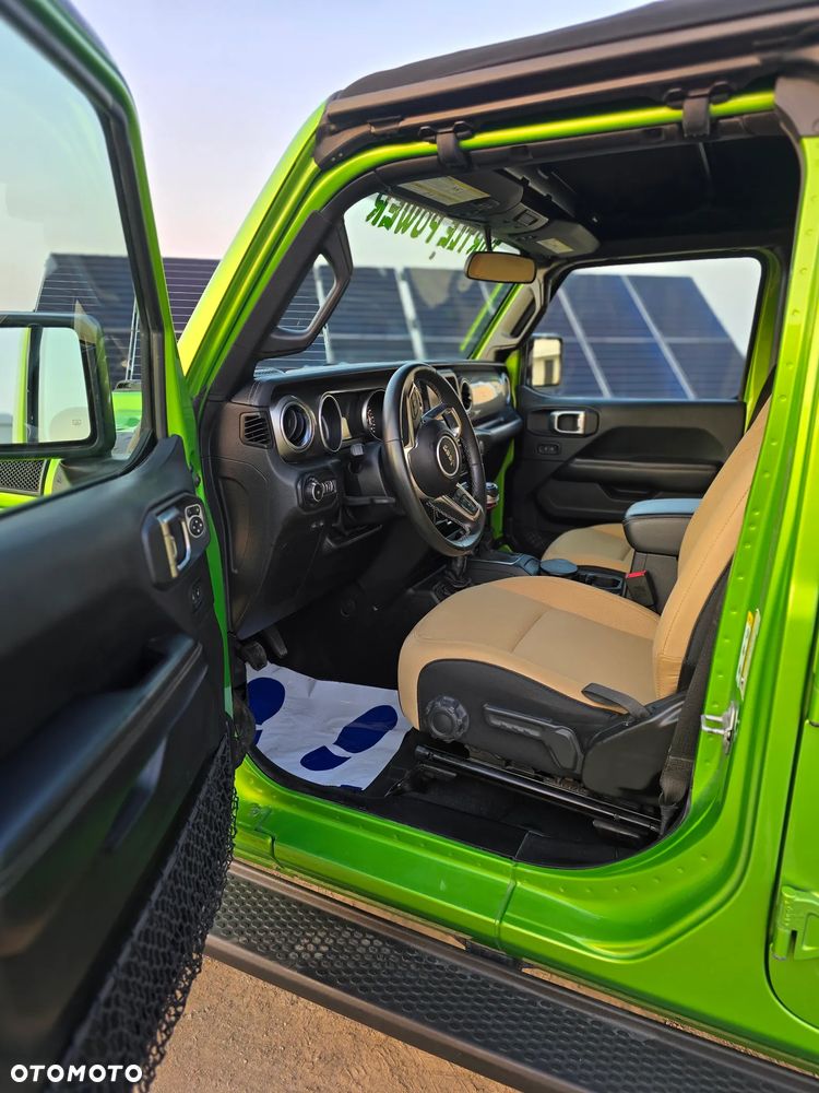 Jeep Wrangler - 16