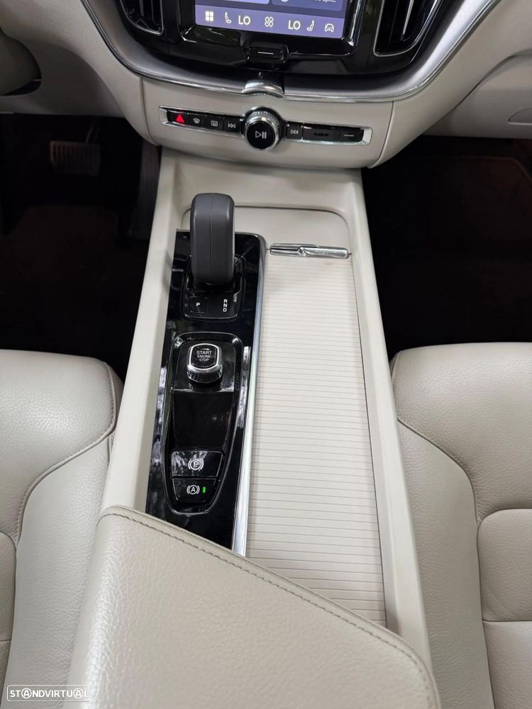 Volvo XC 60 2.0 T6 PHEV Inscription Expression AWD - 24