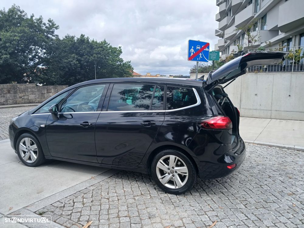 Opel Zafira 1.6 CDTi Executive — fotografia 27