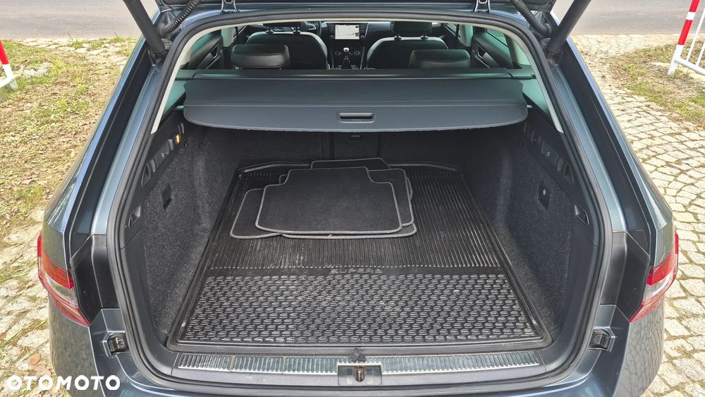 Skoda Superb 2.0 TDI Style - 17