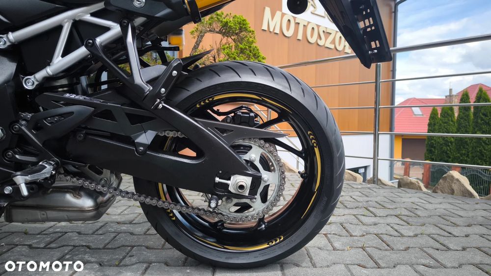 Suzuki GSX 1000 - 32