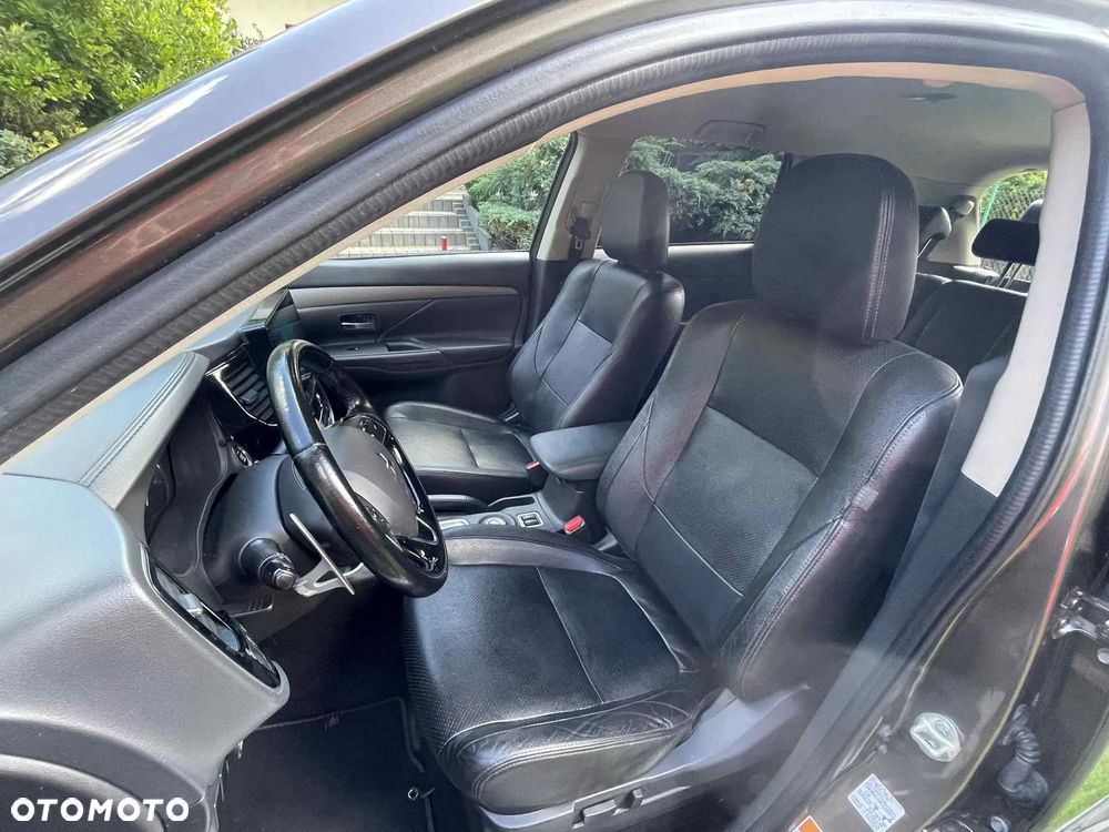 Mitsubishi Outlander 2.0 Instyle Navi 4WD CVT - 13
