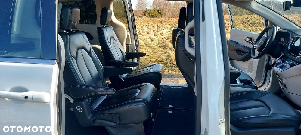 Chrysler Pacifica - 15