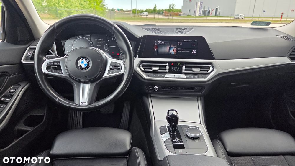 BMW Seria 3 330i - 23