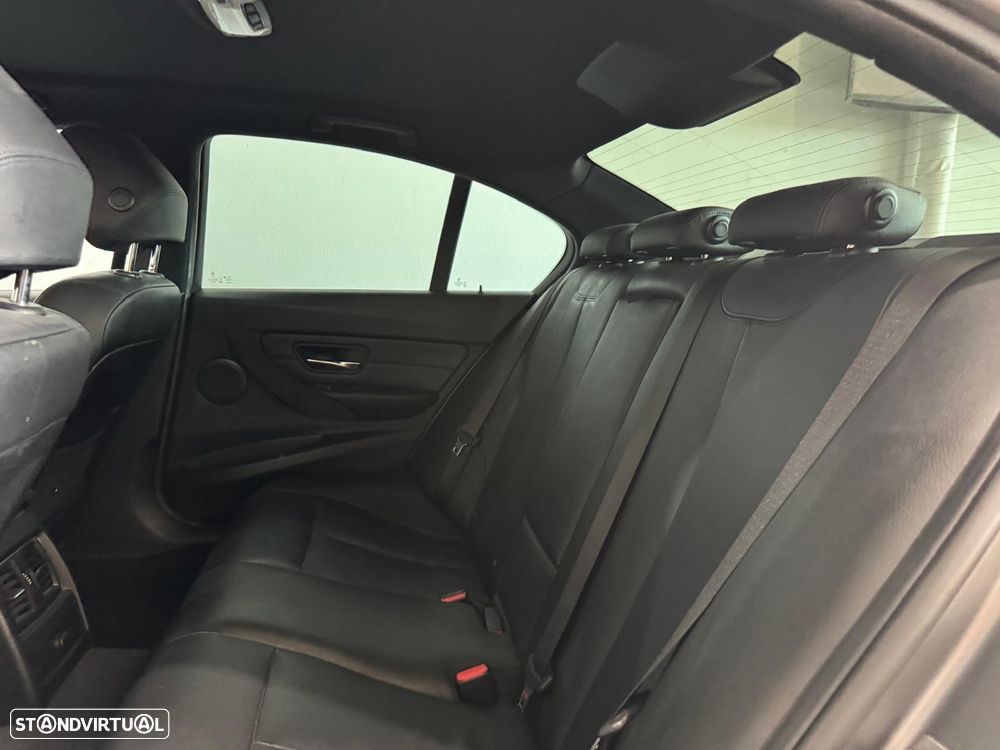 BMW 330 e iPerformance Pack M - 17