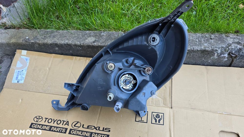 Toyota Yaris I Verso 99-02 Lampa Przednia Prawa Oryginał Europa - 5