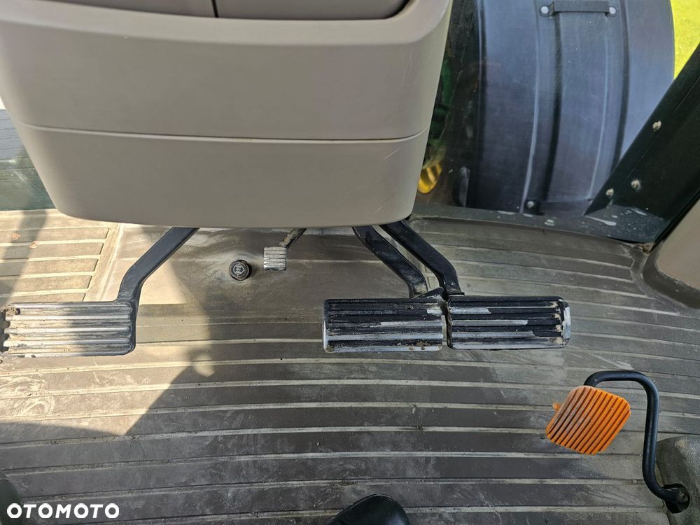 John Deere 8245R - 18