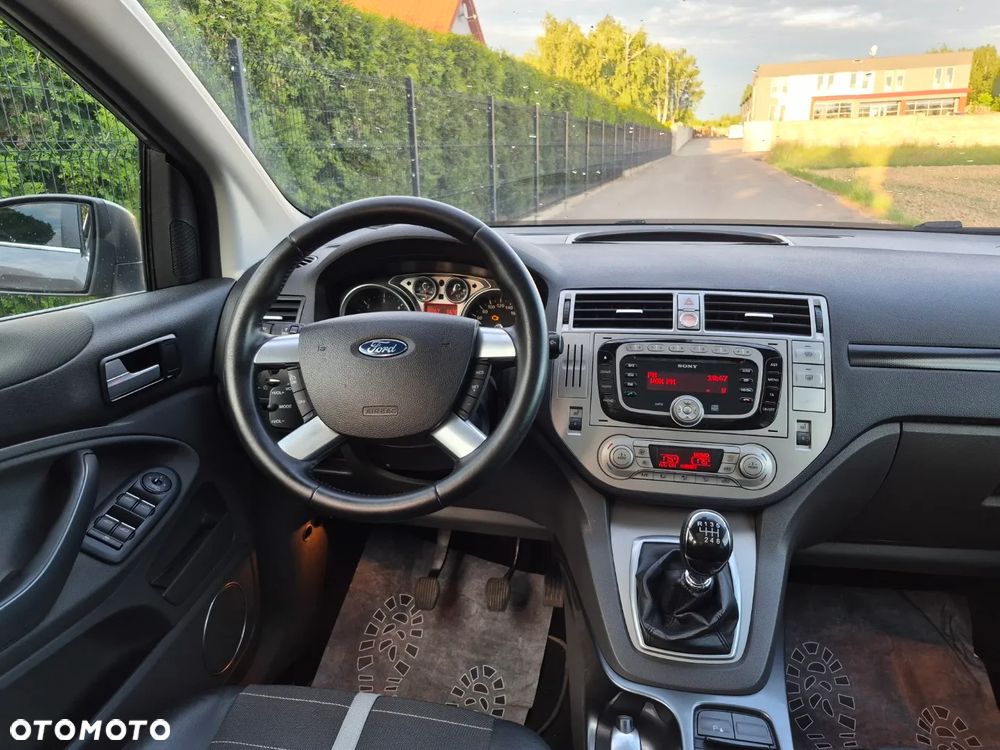 Ford Kuga 2.0 TDCi 4x4 Titanium - 4